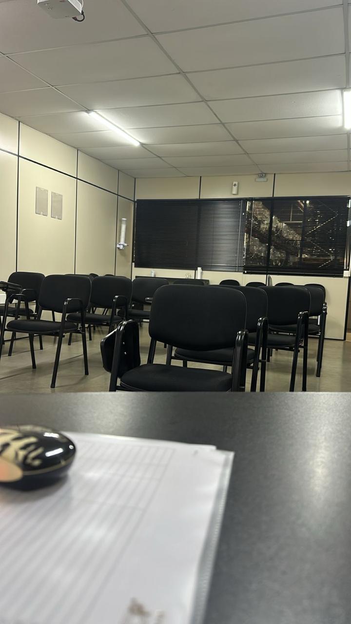 Equipe em sala de treinamento